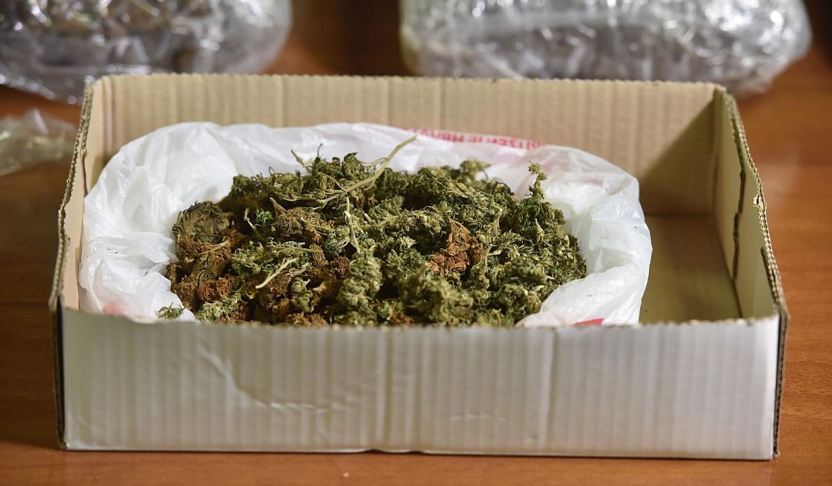 Kod dvojice muškaraca pronađeno 33 kilograma marihuane i 45.000 eura, optuženi su
