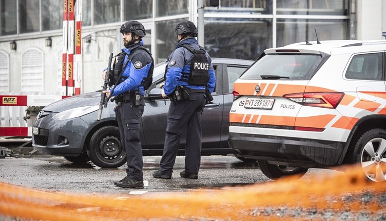 Pucnjava u Švicarskoj, dvoje mrtvih. Policija o napadaču: "Vrlo je opasan"