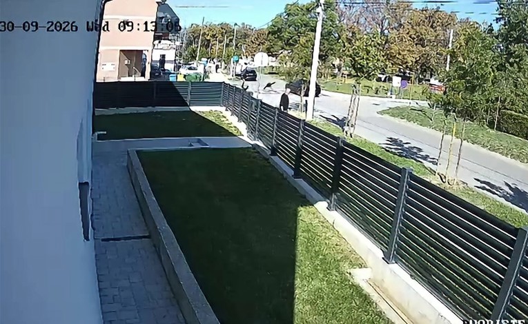 Maloljetnici na romobilu u Dugom Selu udarili auto. Od siline udarca napravili salto