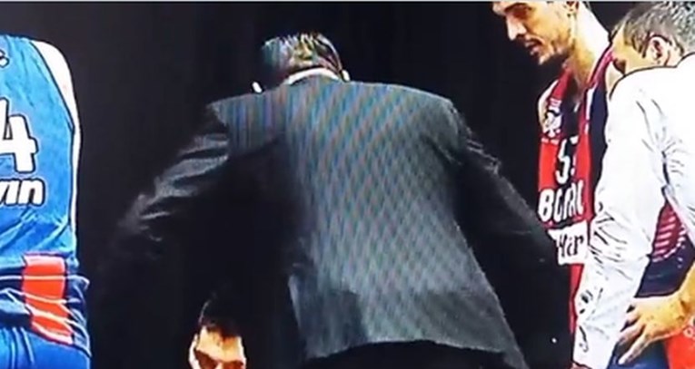 VIDEO Srpski trener vrijeđao svoje igrače: "Majmuni, kreteni... Je*o vam pas mater"