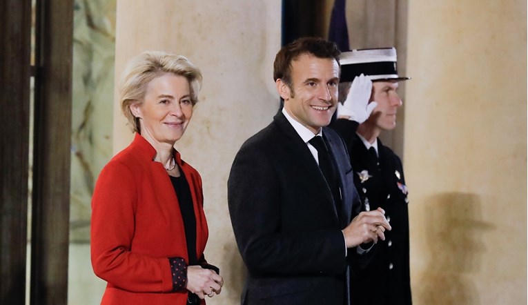 Macrona će na putu u Kinu pratiti Ursula von der Leyen