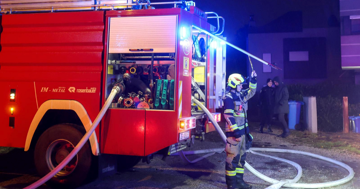 Specijalci izvukli muškarca iz požara u Solinu. Sumnja se da ga je sam izazvao