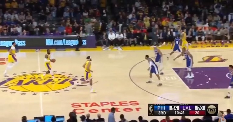 Pogledajte odakle je LeBron zabio tricu