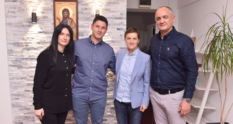 Brnabić u BiH posjetila vođu ćacija i njegovu obitelj