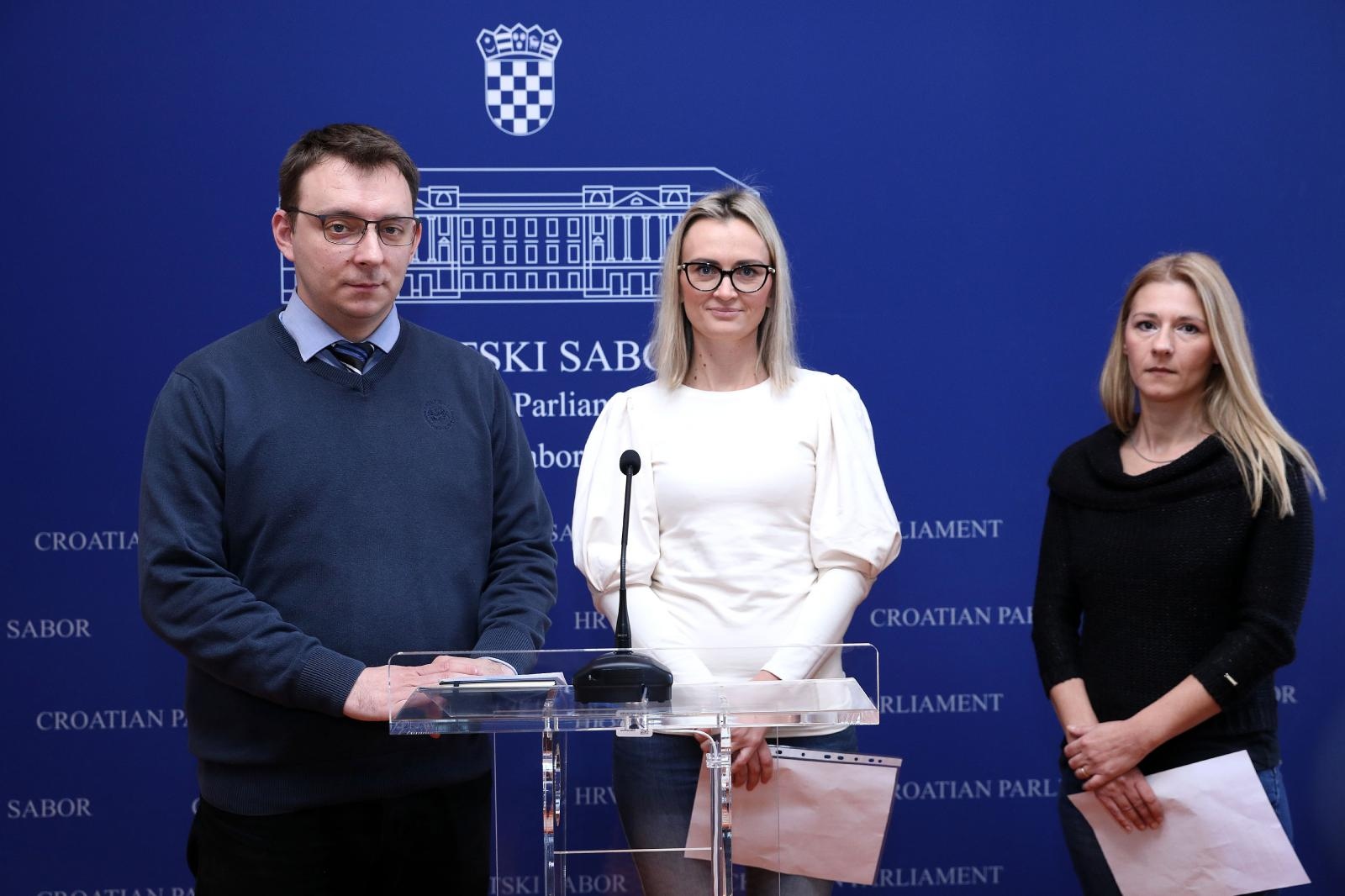 Sutra prosvjed roditelja njegovatelja, podržao ga Glavašević