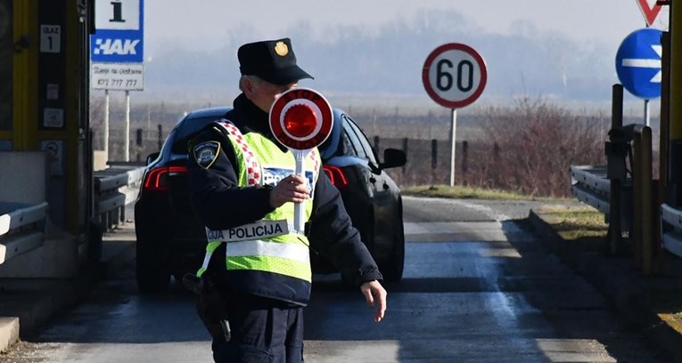 Vozio napušen i bez vozačkog kod Sl. Broda. Stalno radi prekršaje pa mu oduzet auto