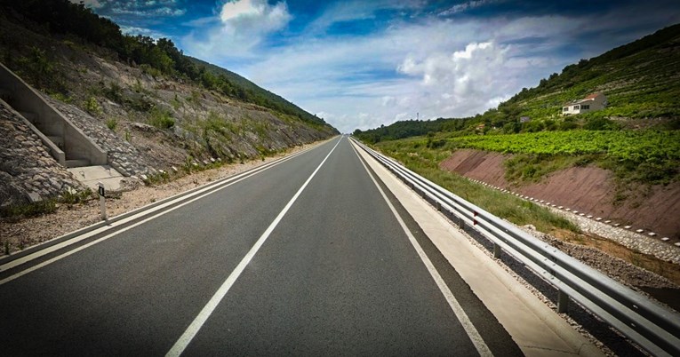 Frontalni sudar na Pelješcu. Poginule dvije žene, ima još ozlijeđenih