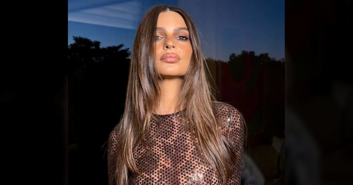 FOTO Emily Ratajkowski u prozirnoj haljini pokazala grudi i tange