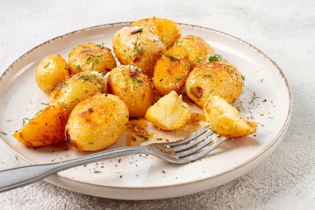 Kako ispeći savršeno hrskav krumpir? Jedan sastojak mijenja sve