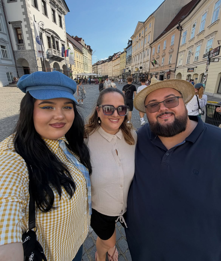 Jacques Houdek s obitelji posjetio Ljubljanu, pažnju privukla njegova kći Sofia (20)