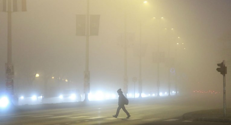 Ljudi se u Zagrebu guše u magli i užasnom smradu, otkrivamo zašto