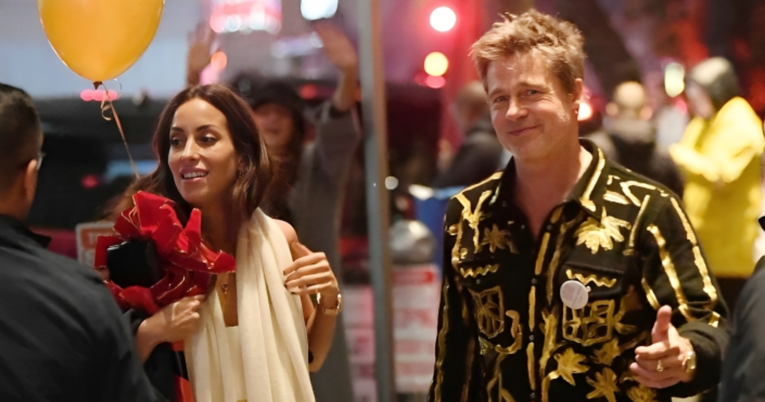 Brad Pitt 60. rođendan proslavio s djevojkom Ines (34), snimili ih ispred restorana