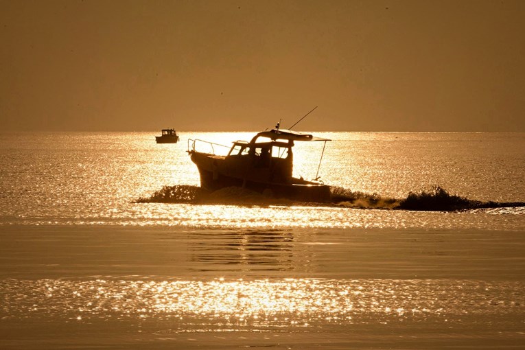 Splitska policija kaznila dvojicu zbog glisiranja uz obalu
