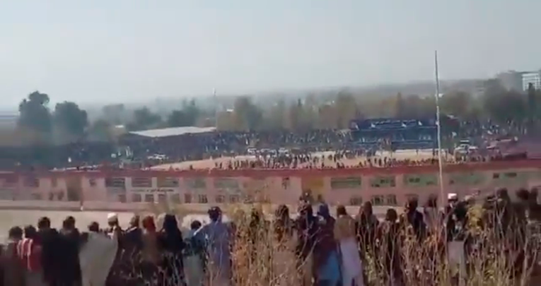 Ubio 13 članova jedne obitelji u Afganistanu. Na stadionu ga pogubio rođak žrtava