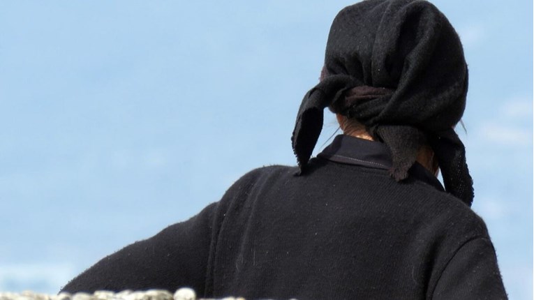 Siščanin izudarao majku, pucao u susjeda pa šakom u lice udario brata