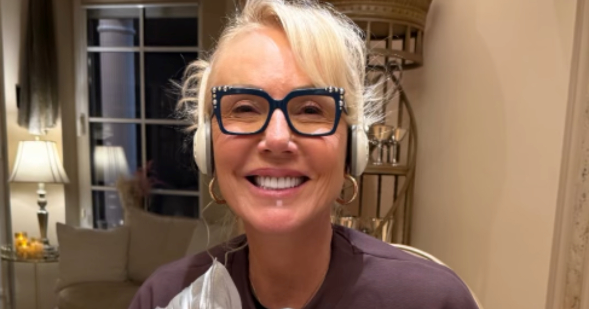 Lepa Brena proslavila 65. rođendan. Pokazala je tortu i poklon koji je dobila