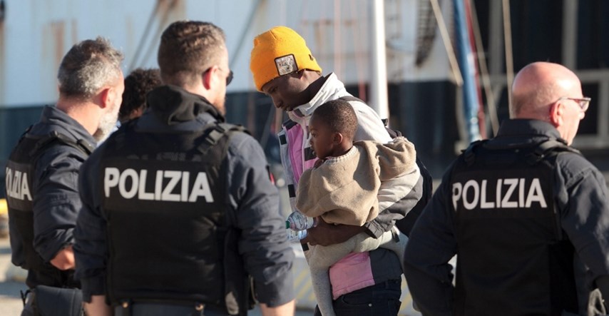 Italija nakon tjedan dana dopustila iskrcaj migranata s njemačkog broda