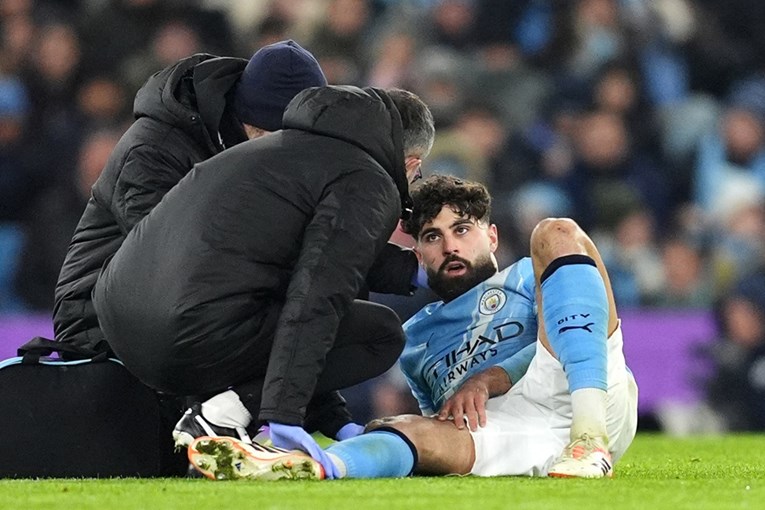 Navijači Cityja u šoku zbog Gvardiolove ozljede. Javio mu se i bivši klub