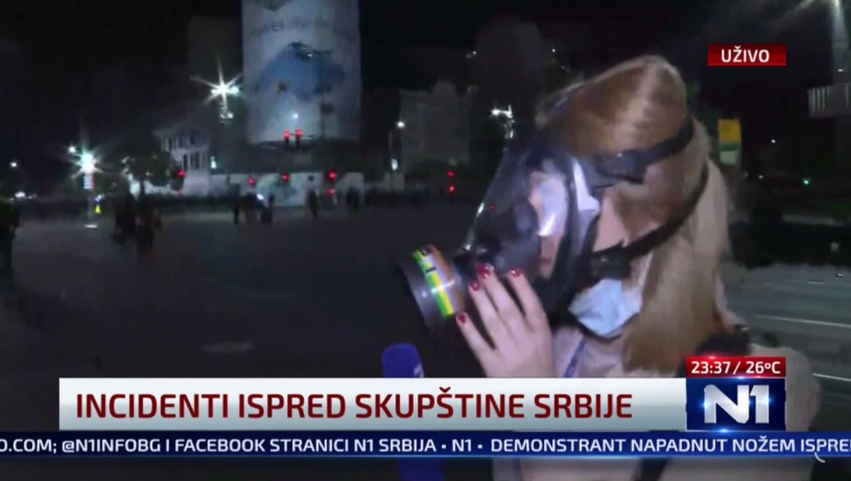 Novinarke iz Beograda uživo izvještavale s gas-maskama, ljudi ih ne prestaju hvaliti