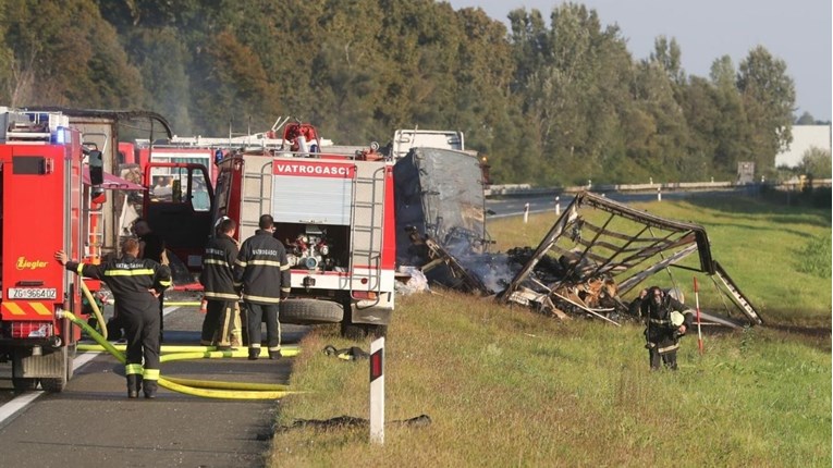 VIDEO U sudaru tri kamiona i dva auta na A3 poginuli vozači dva kamiona