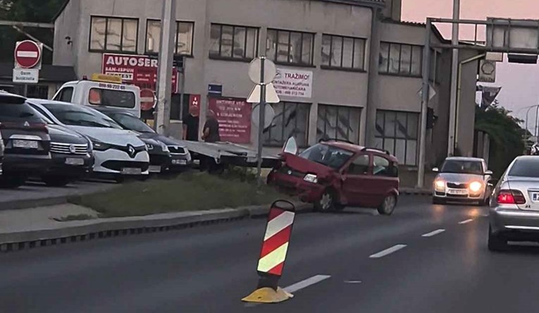 VIDEO Sudar dva auta i teretnog vozila u zagrebačkom Podsusedu