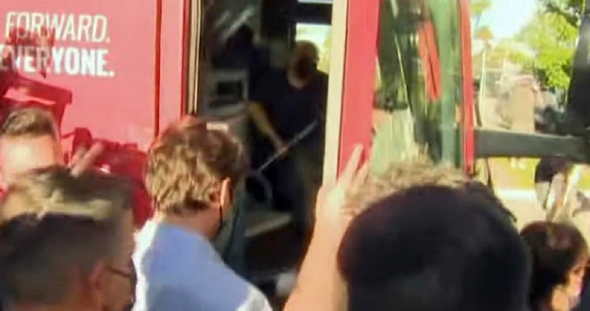 VIDEO Protivnici obaveznog cijepljenja šljunkom pogodili kanadskog premijera