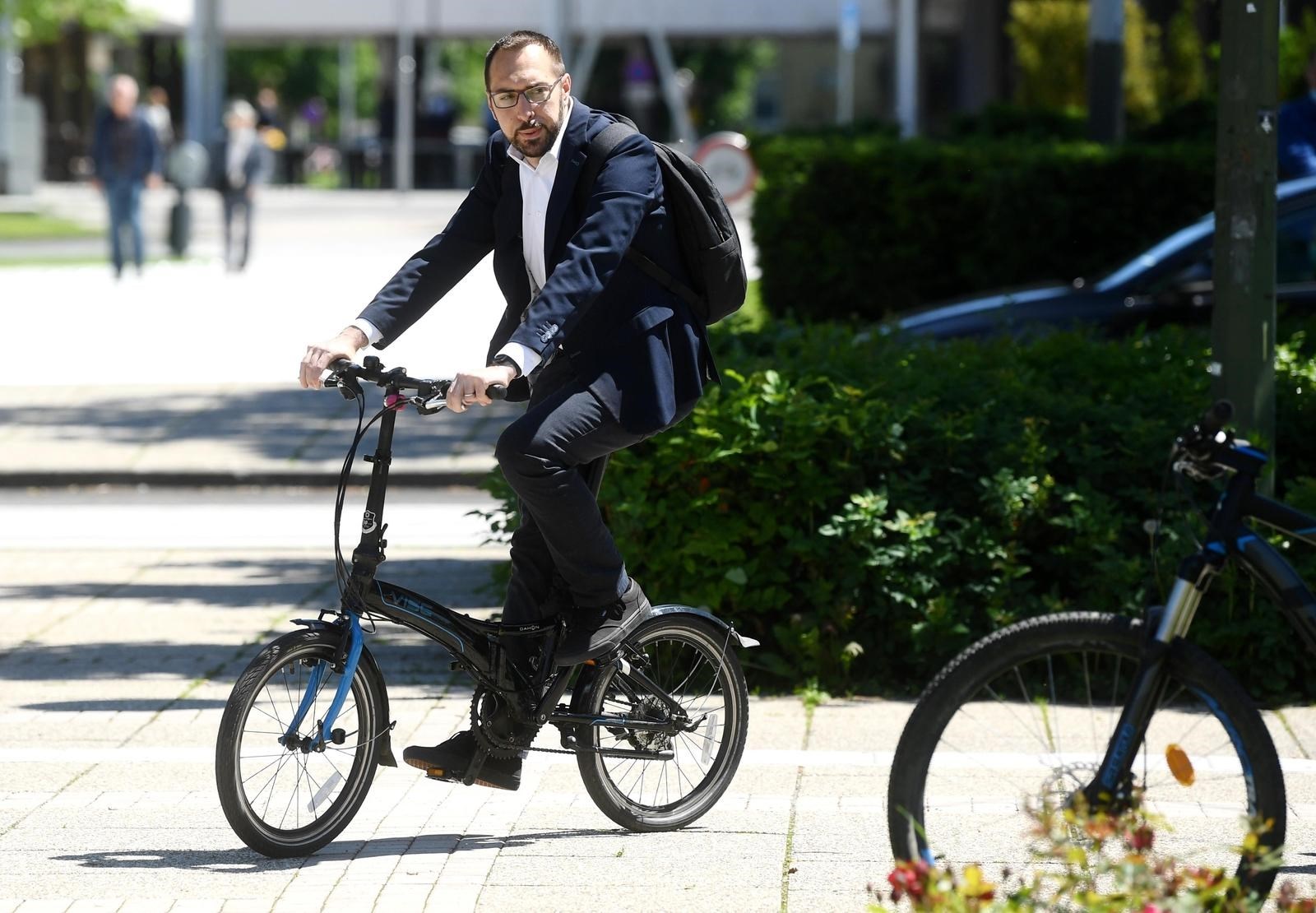 Fina urbana elita traži od radnika da biciklom idu na posao. To je idiotarija