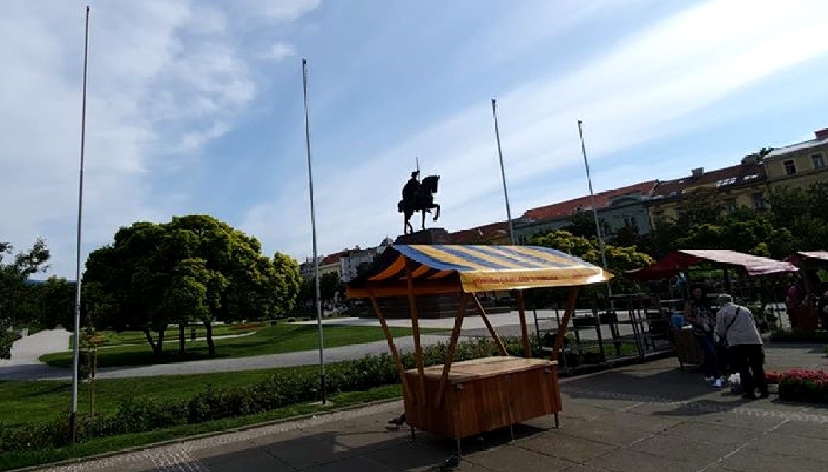 U Zagrebu skinute zastave Hoda za život, oni se zbog toga žale na Fejsu