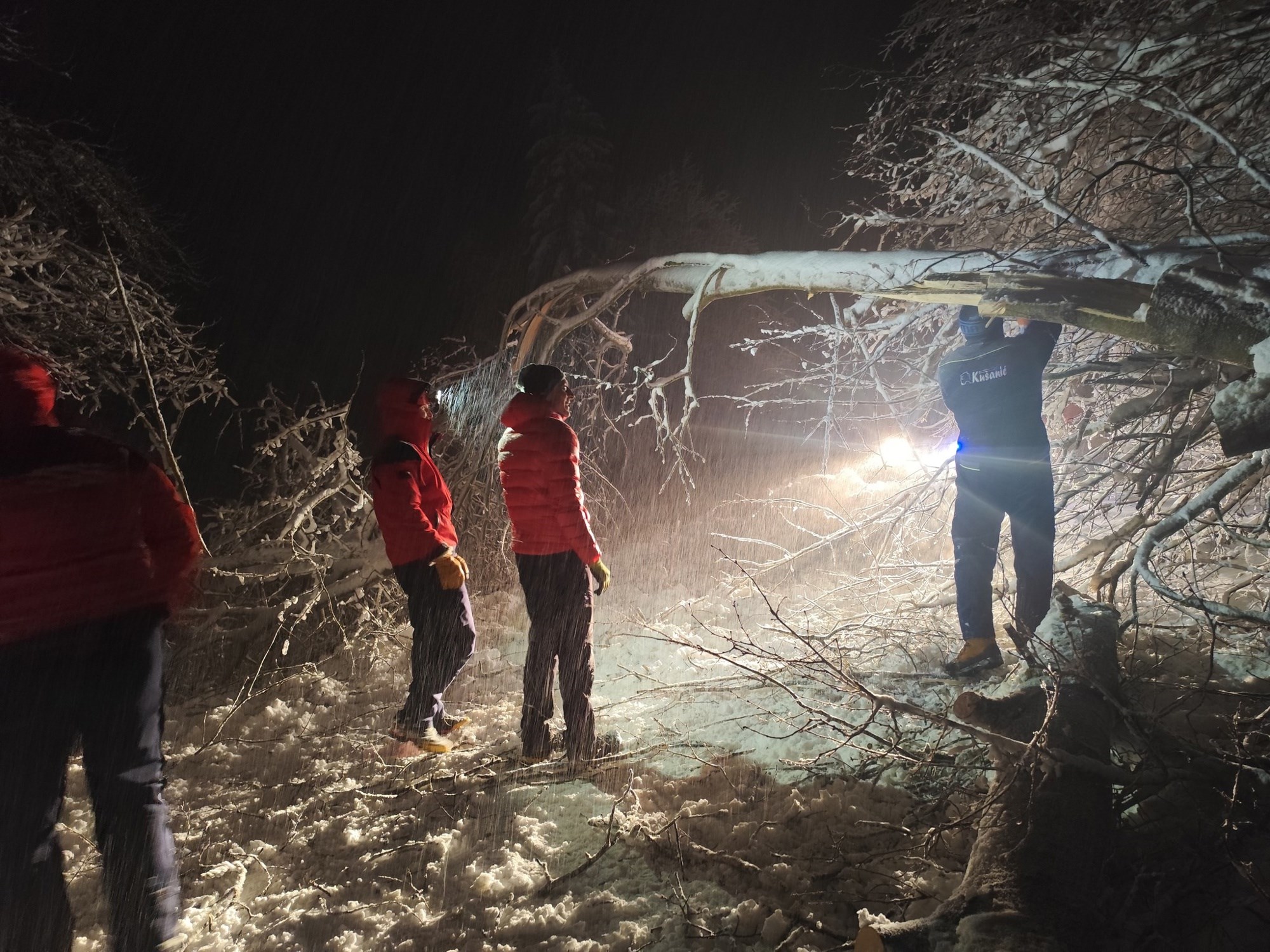 HGSS spasio obitelj s četvero djece kod Plaškog, zapeli u snijegu