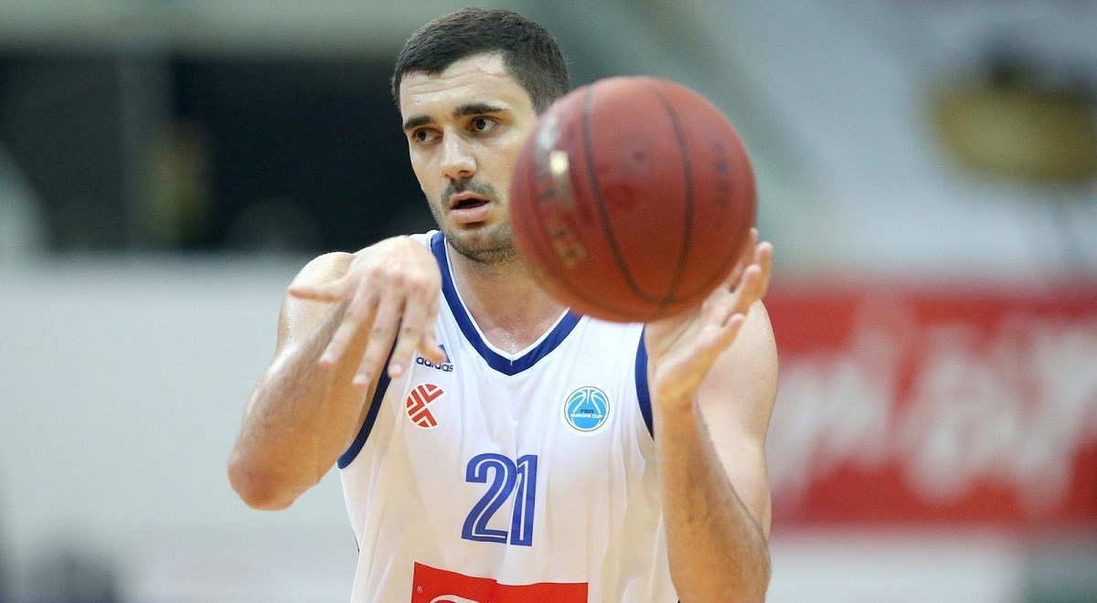 Rođen je u Hrvatskoj, igrao je za Cibonu, a sada je postao kapetan Srbije