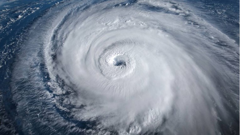 Uragani postaju toliko jaki da je potrebna nova kategorija, upozoravaju znanstvenici 