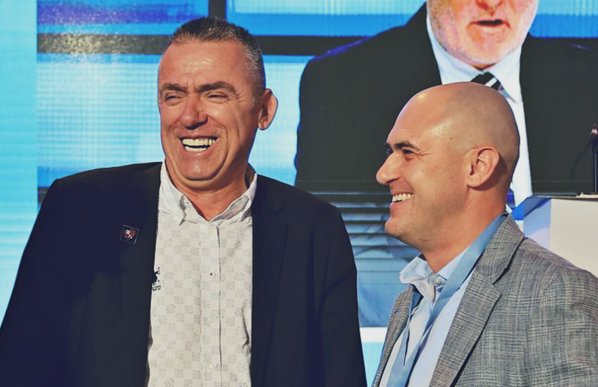 Ćipe se baš pravi glup