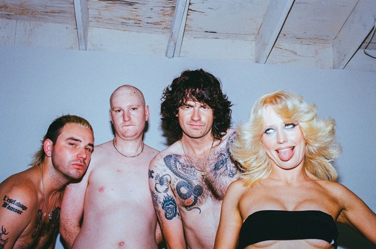 Amyl and the Sniffers stižu na Šalatu