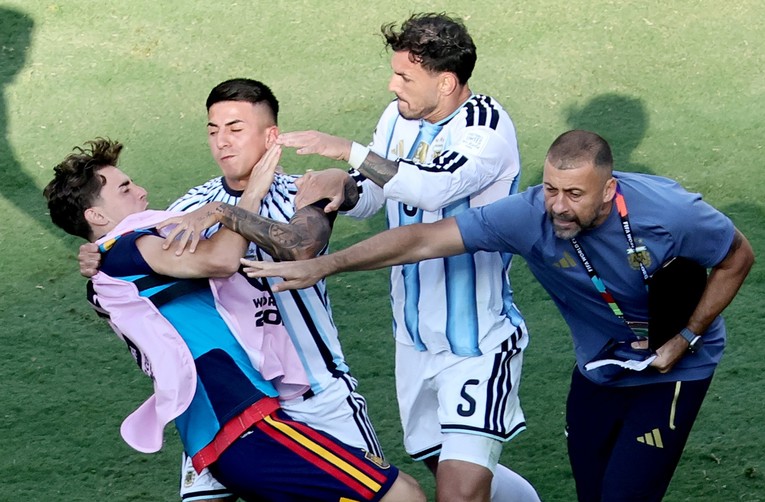 Top transferi: Paredes se vraća u Europu? Arsenal doveo igrača za 87 milijuna eura