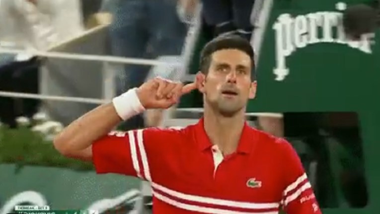 Pogledajte reakciju Đokovića prema pariškoj publici kad je uzeo treći set Nadalu