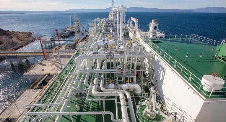 Povećan kapacitet LNG terminala u Omišlju. Plin će preko njega kupovati i Slovenija?
