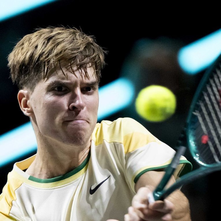 Musetti izbacio Prižmića u Chengduu