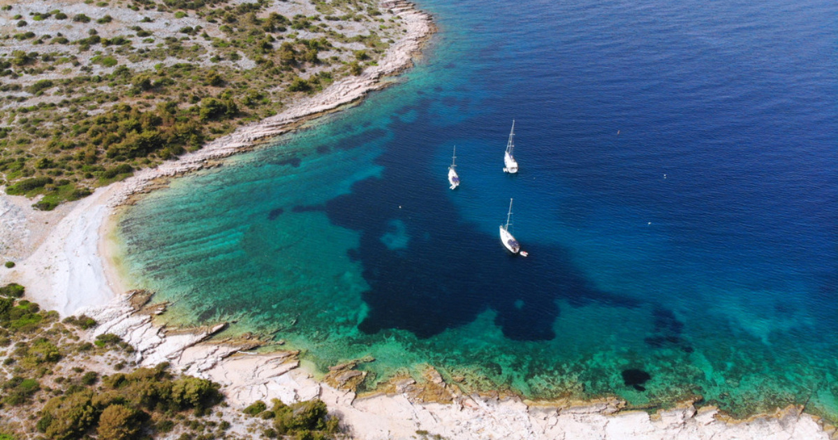 Bez gužvi i klubova: Hrvatski otok koji posjetiteljima nudi mir i bajkovite uvale