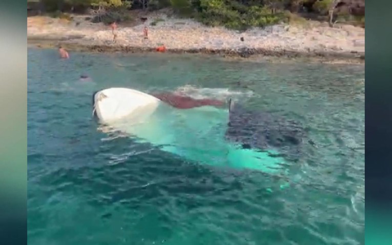 Pijani Španjolac potopio brodicu kod Hvara. Mještani sa susjednog broda im se rugali