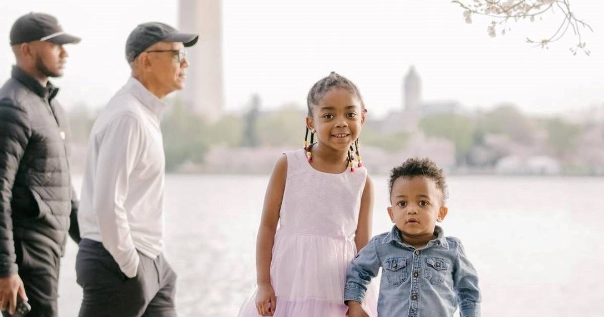 Fotkali se za obiteljski album, ostali u čudu kad su skužili tko je bio u pozadini