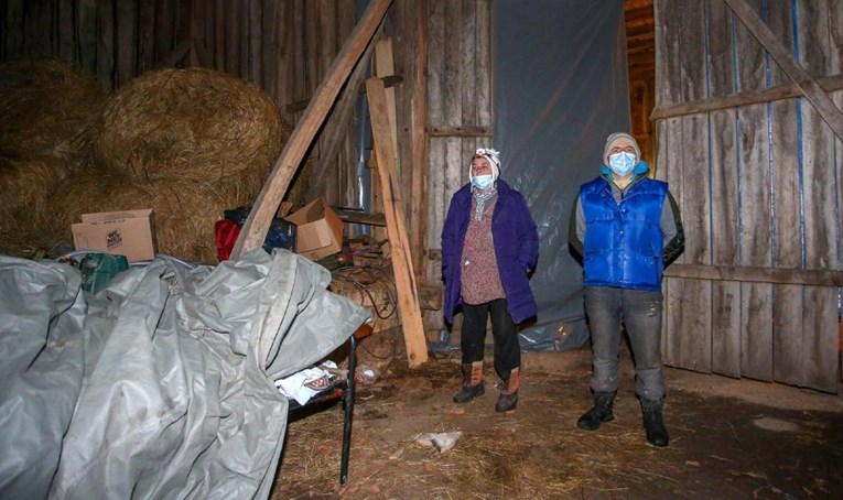 Srpsko narodno vijeće dalo kontejner obitelji Paspalj, do sada bili u drvenom štaglju