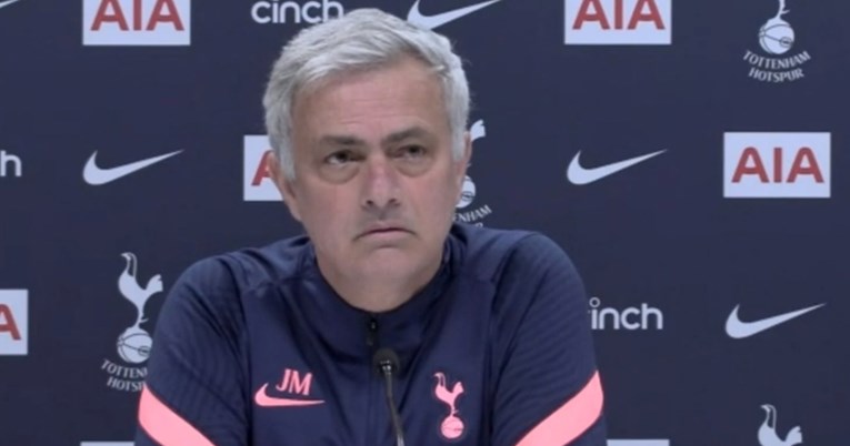 VIDEO Mourinho u čudu nakon pitanja novinara: O čemu ovaj?