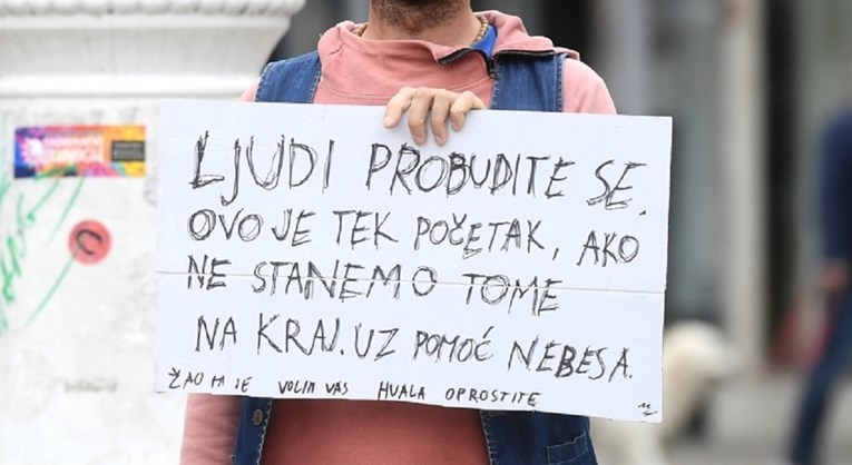 Grupa antivaksera prosvjedovala u Zagrebu: "Cijepi si mamu, mene nećeš"