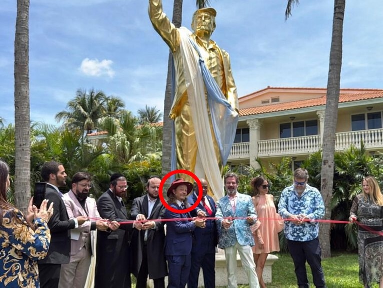 Epstein mu nabavljao djevojke, bili su prijatelji. Sada je otkrio zlatni kip Trumpa