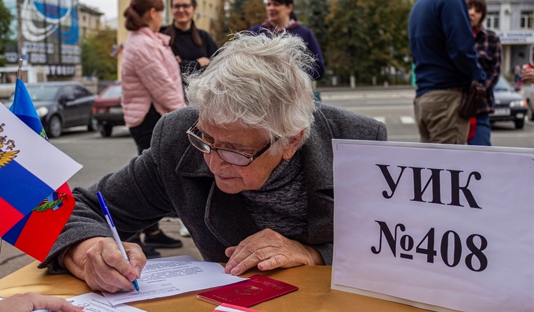 Zadnji dan takozvanih referenduma, ruska televizija objavljuje snimke slavlja