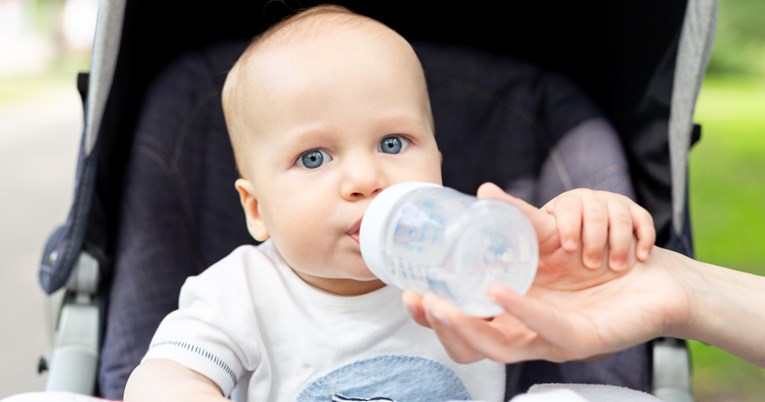 Kako prepoznati dehidraciju kod beba i male djece? Pedijatri otkrili najčešće znakove