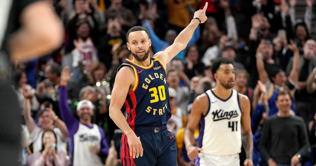 VIDEO Trenutak za povijest u NBA ligi. Curry digao cijelu dvoranu na noge