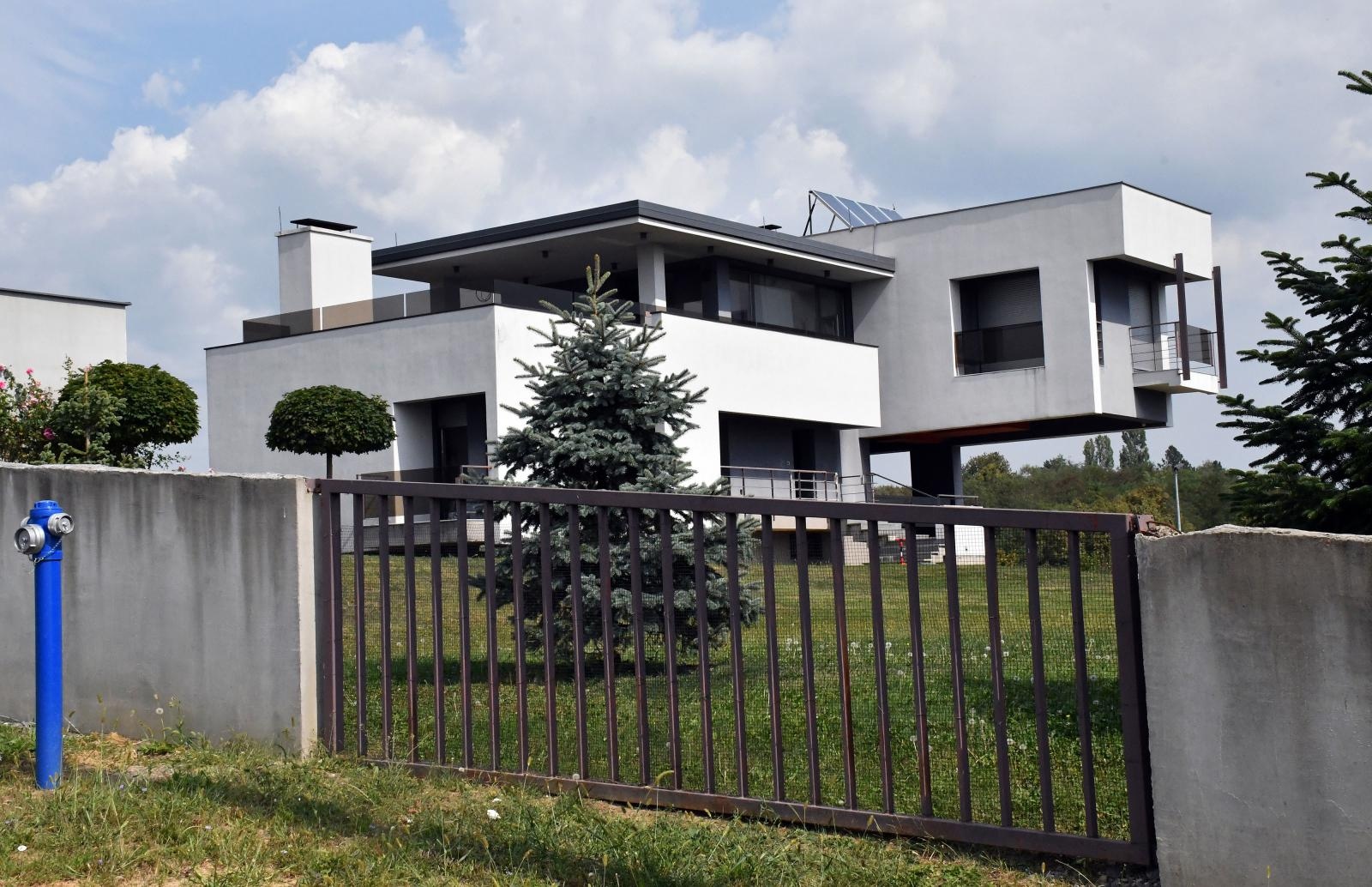 FOTO Ovo su kuće HDZ-ovca i SDP-ovca osumnjičenih u akciji Janaf. Imaju ih još