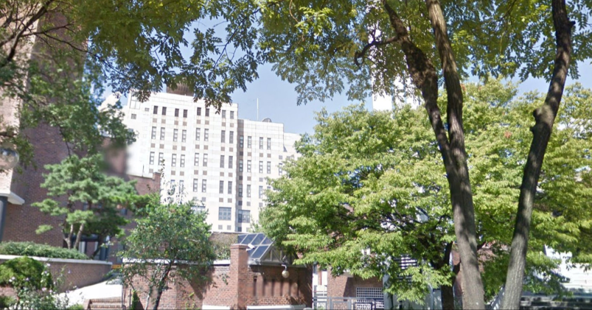 Rusko veleposlanstvo u Seulu izvjesilo ratni transparent, odbija ga ukloniti