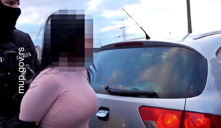 Srpski specijalci izvukli i uhitili djevojke u čarapama: "U autu imale 30 kg trave"